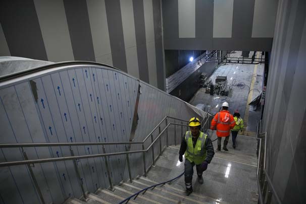 Kabataş-Mahmutbey metrosuna ilk araç indirildi