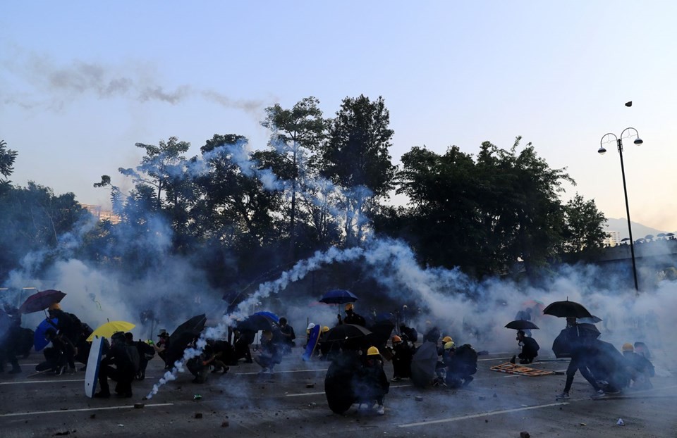 Hong Kong'da Çin'in yıl dönümünde çatışma