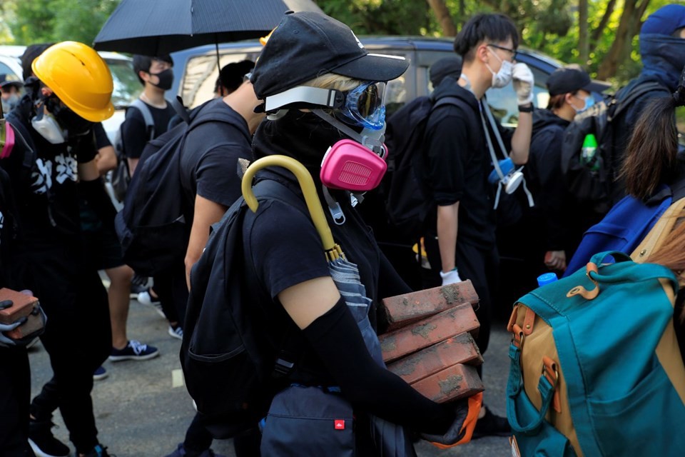 Hong Kong'da Çin'in yıl dönümünde çatışma