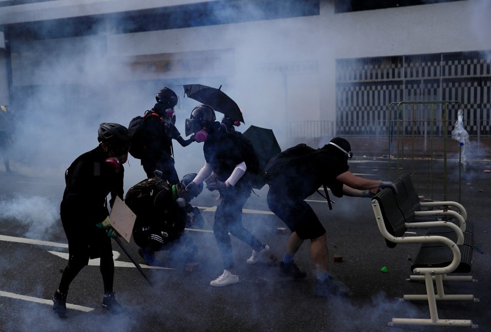 Hong Kong'da Çin'in yıl dönümünde çatışma