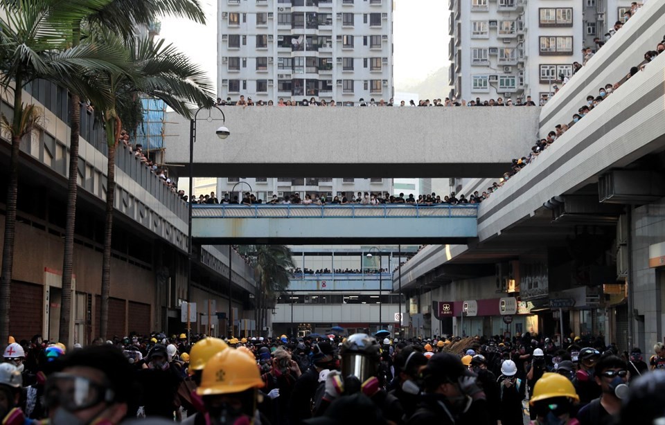 Hong Kong'da Çin'in yıl dönümünde çatışma