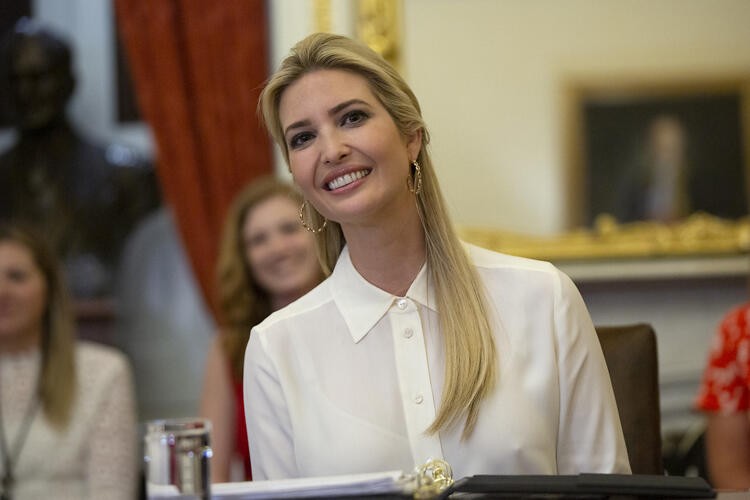 Ivanka Trump'ın gözü babasının koltuğunda