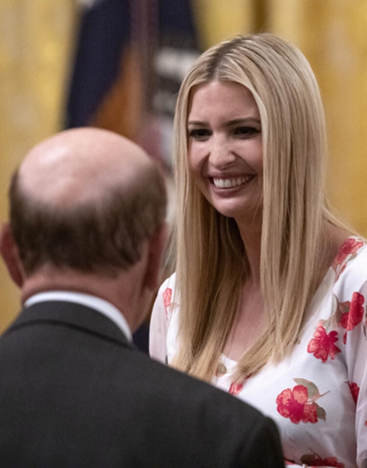 Ivanka Trump'ın gözü babasının koltuğunda