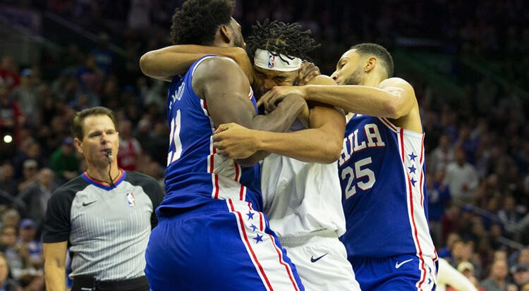 NBA'de ortalık karıştı! Birbirlerine girdiler...