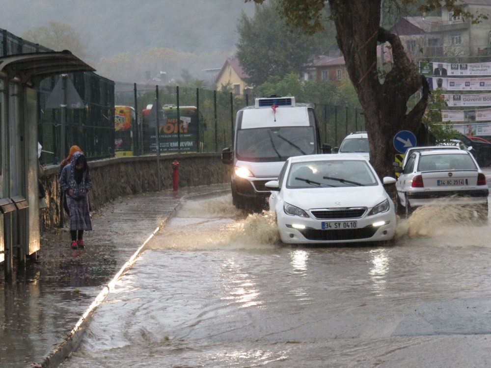 Beykoz ve Sarıyer'de yollar göle döndü