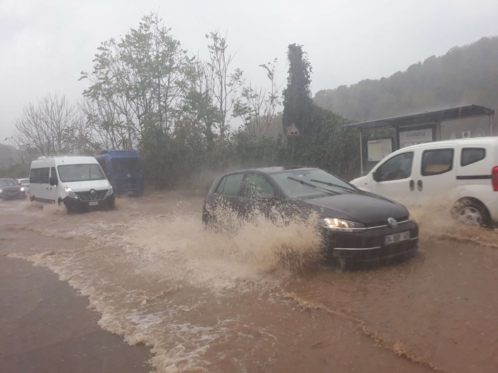 Beykoz ve Sarıyer'de yollar göle döndü