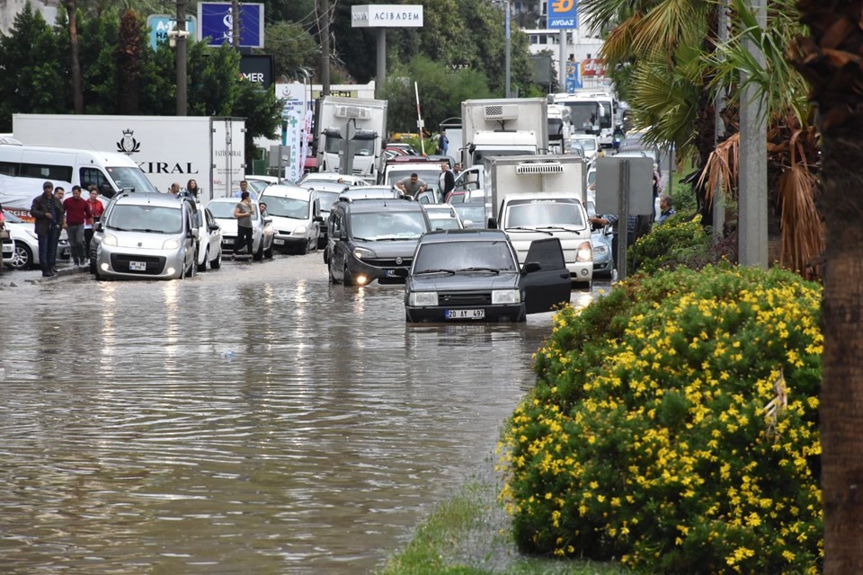 Turizm cennetinde kabus! Bodrum sular altında