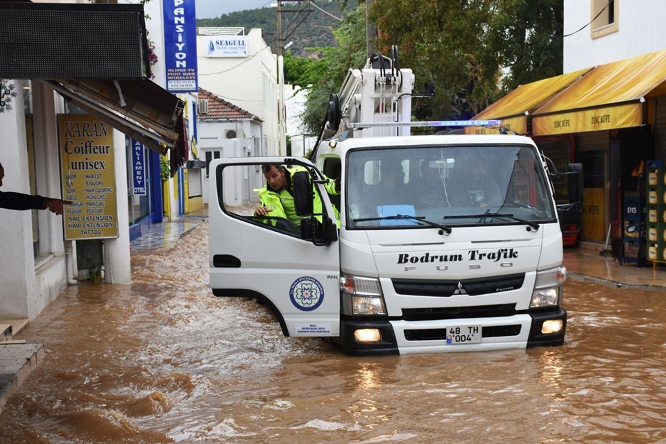 Turizm cennetinde kabus! Bodrum sular altında