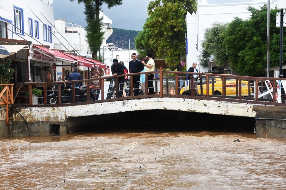 Turizm cennetinde kabus! Bodrum sular altında