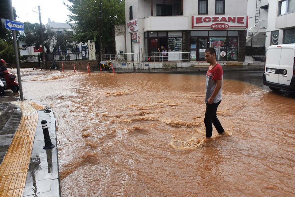 Turizm cennetinde kabus! Bodrum sular altında