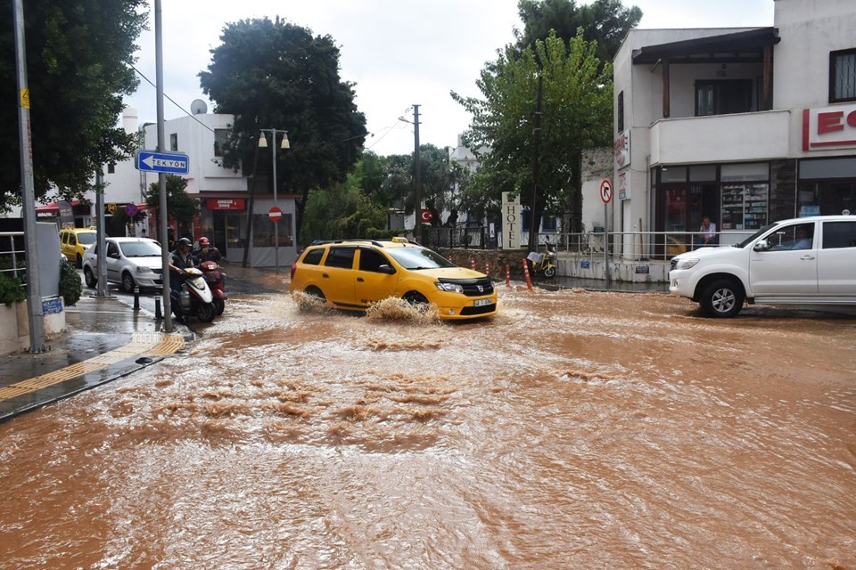 Turizm cennetinde kabus! Bodrum sular altında