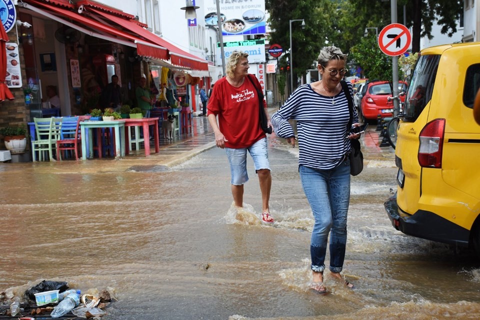 Turizm cennetinde kabus! Bodrum sular altında