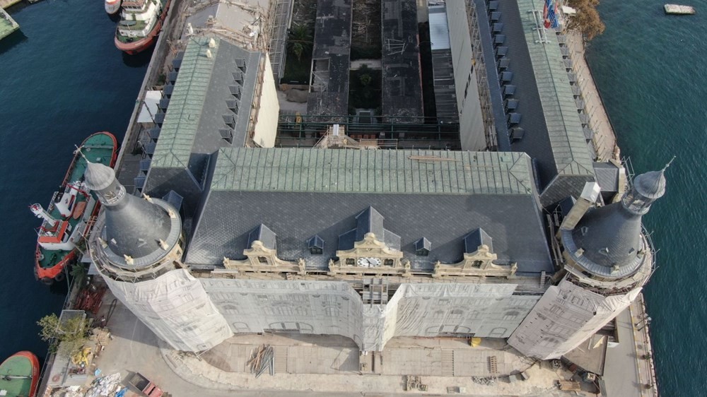 Haydarpaşa garı restorasyonunda çatı bitti, saat çalışıyor