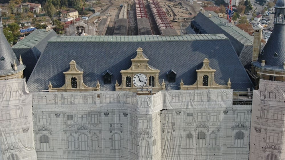 Haydarpaşa garı restorasyonunda çatı bitti, saat çalışıyor