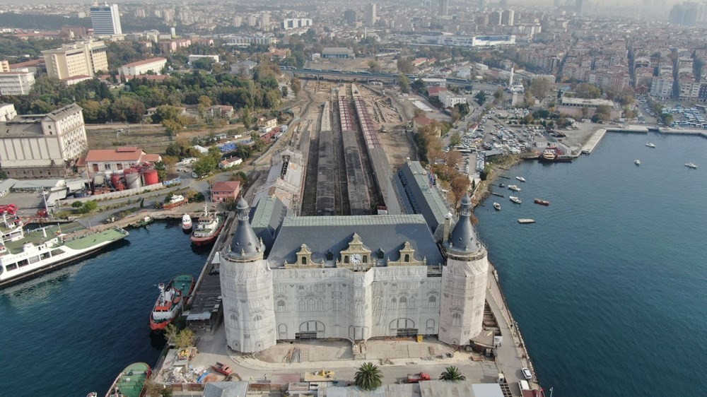 Haydarpaşa garı restorasyonunda çatı bitti, saat çalışıyor