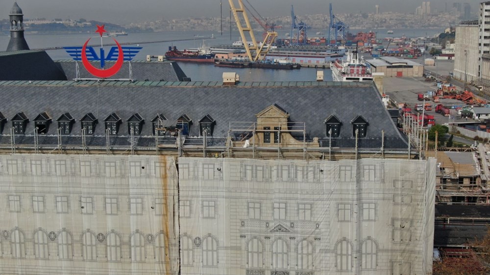 Haydarpaşa garı restorasyonunda çatı bitti, saat çalışıyor