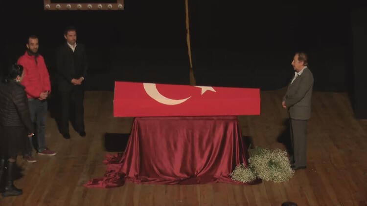 Yıldız Kenter’e Kenter Tiyatrosu’nda hüzünlü veda