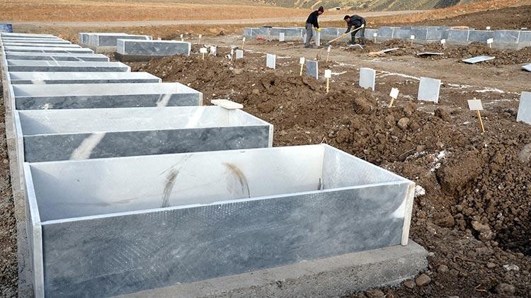 Muş'ta baraj suyu altında kalacak 2 bin 128 mezar taşındı!