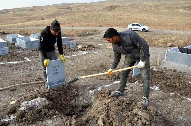 Muş'ta baraj suyu altında kalacak 2 bin 128 mezar taşındı!