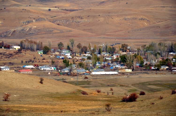 Muş'ta baraj suyu altında kalacak 2 bin 128 mezar taşındı!