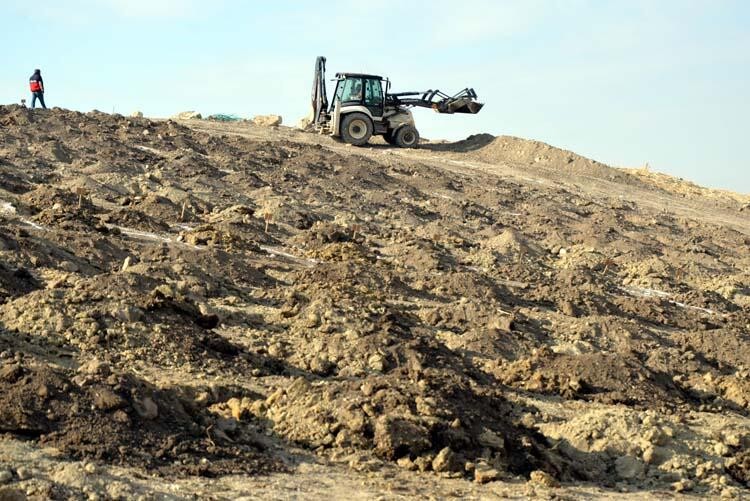 Muş'ta baraj suyu altında kalacak 2 bin 128 mezar taşındı!