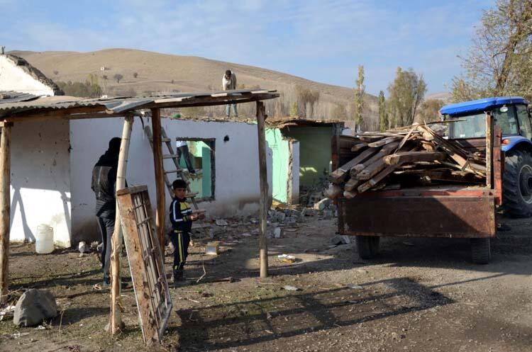 Muş'ta baraj suyu altında kalacak 2 bin 128 mezar taşındı!