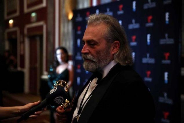 Haluk Bilginer'e Uluslararası Emmy ödülü