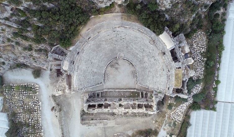 Myra-Andriake’de, içinde kurşun zarf olan ‘kara büyü’ objesi bulundu