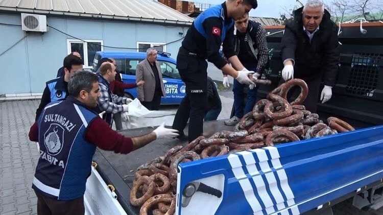 Kokmuş ve küflenmiş ürünleri satacaktı! 