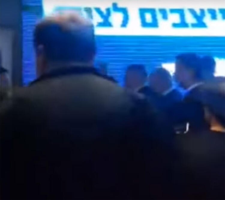 Gizli servis Netanyahu'yu kaçırdı