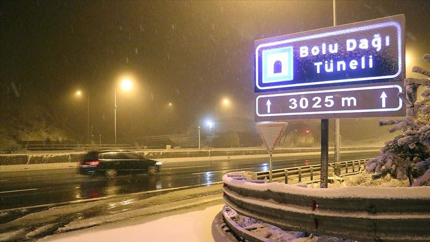 Ulaşım zorlaştı! Bolu Dağı ve TEM'de yoğun kar yağışı