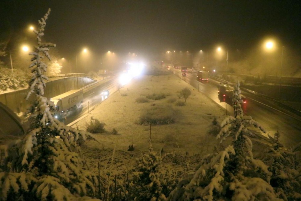 Ulaşım zorlaştı! Bolu Dağı ve TEM'de yoğun kar yağışı