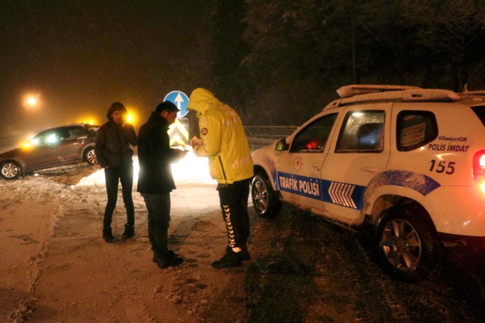 Ulaşım zorlaştı! Bolu Dağı ve TEM'de yoğun kar yağışı