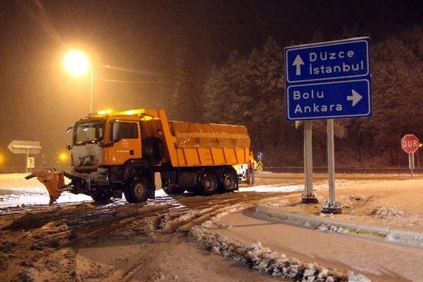 Ulaşım zorlaştı! Bolu Dağı ve TEM'de yoğun kar yağışı