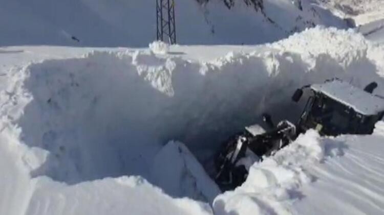 Doğu'da kar esareti... Tam 5 metre