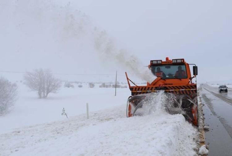 Doğu'da kar esareti... Tam 5 metre