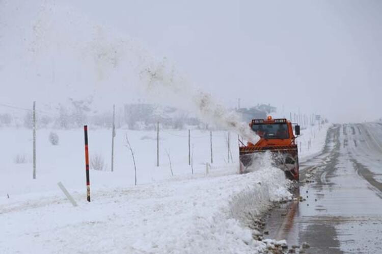 Doğu'da kar esareti... Tam 5 metre