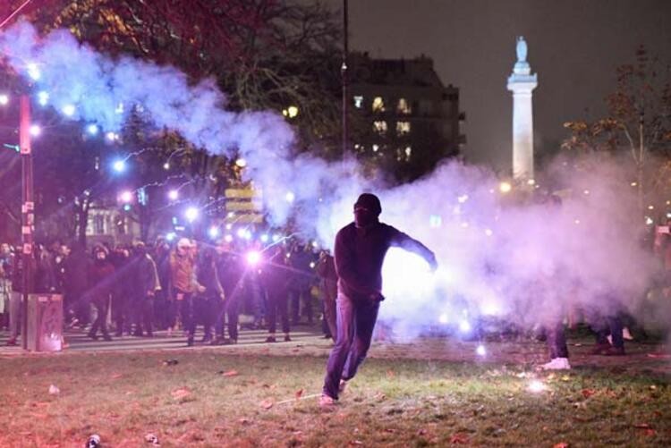 Fransa'da hayat durdu! Her yer yangın yerine döndü...