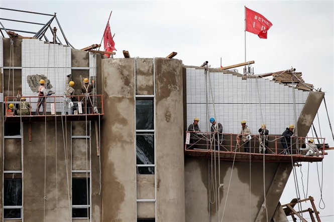 Kuzey Kore'nin takıntısını gösteren garip binaları