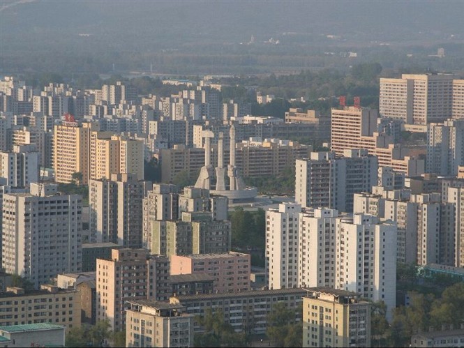 Kuzey Kore'nin takıntısını gösteren garip binaları