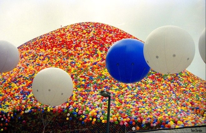 Göğe salınan bir buçuk milyon balon balıkçıların sonu oldu