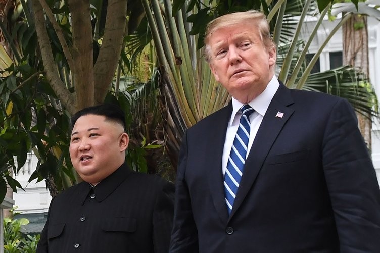 Trump ile Kim Jong Un ikinci kez bir araya geldi