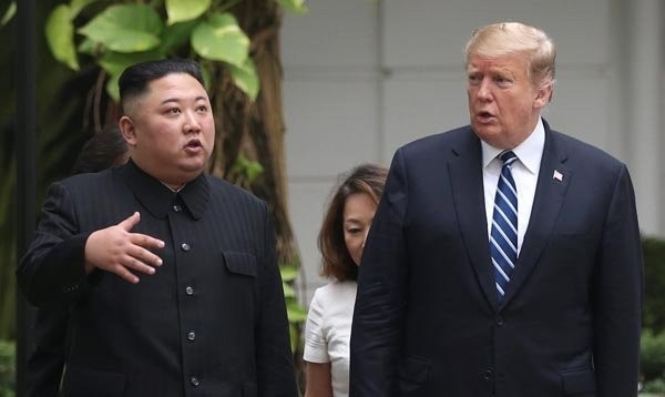 Trump ile Kim Jong Un ikinci kez bir araya geldi