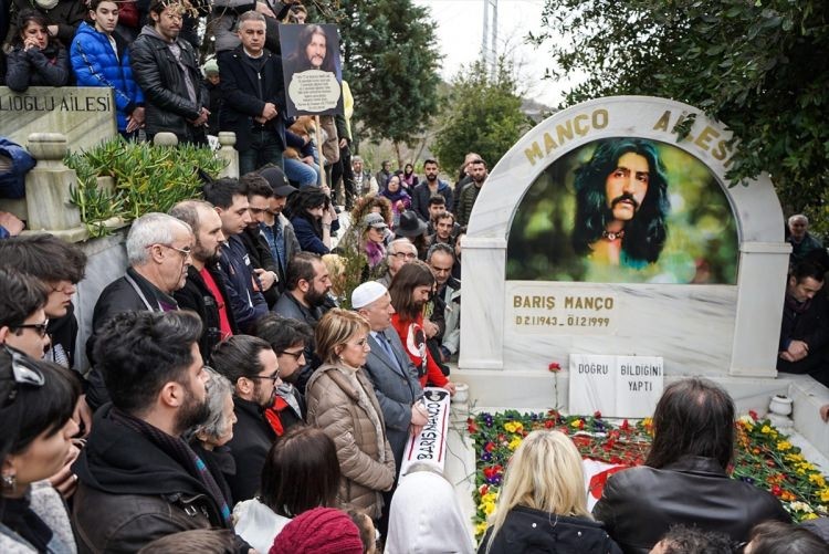 Barış Manço'ya vefa! Sevenleri akın etti...