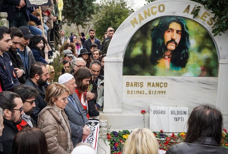 Barış Manço'ya vefa! Sevenleri akın etti...