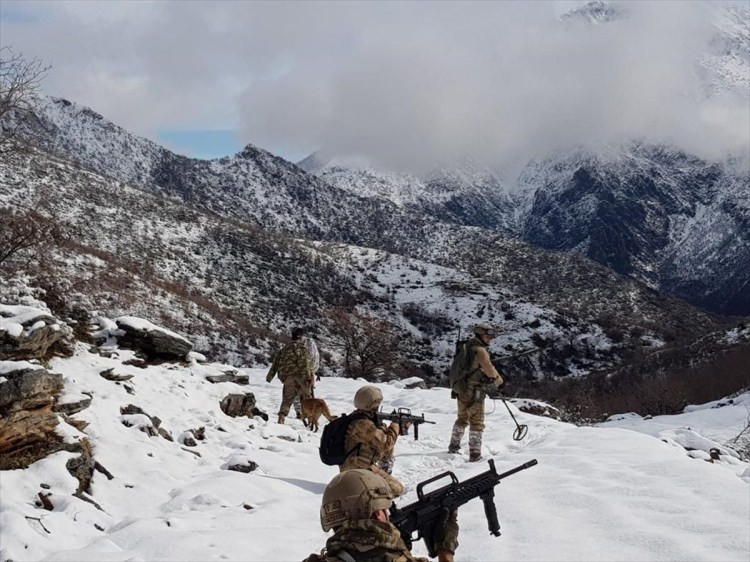 PKK'lı teröristlerin kullandığı 9 barınak ve sığınak imha edildi