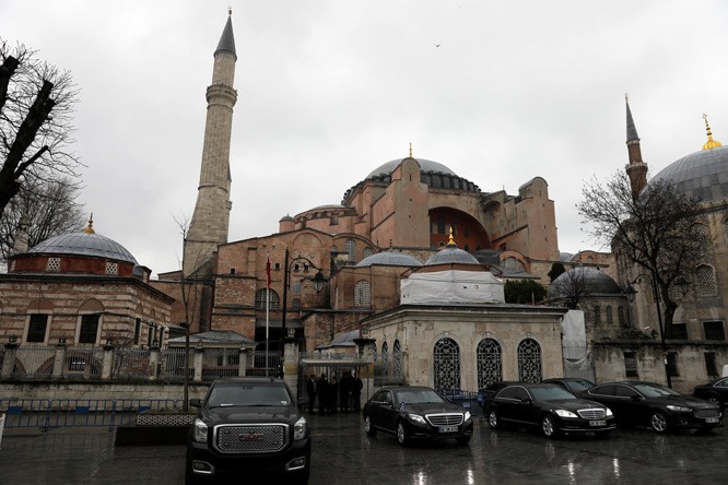 Çipras Ayasofya'yı gezdi!