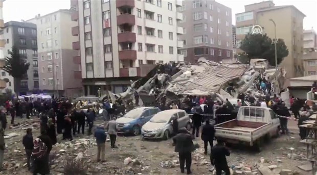 Kartal'daki çöken binadan ilk görüntüler...