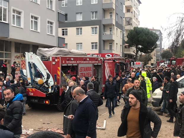 Kartal'daki çöken binadan ilk görüntüler...