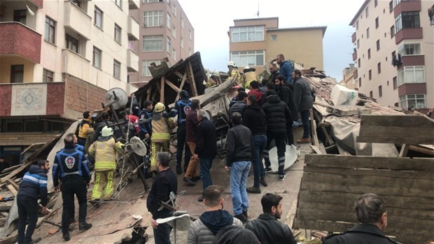 Kartal'daki çöken binadan ilk görüntüler...